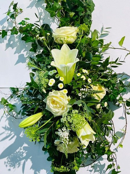 Arkku koriste-kukkalaite arkun päälle